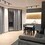 Appartement Golden Star 1 *
