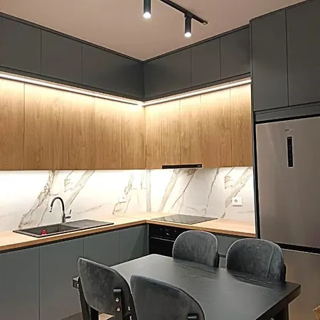 Golden Star 1 Apartment *